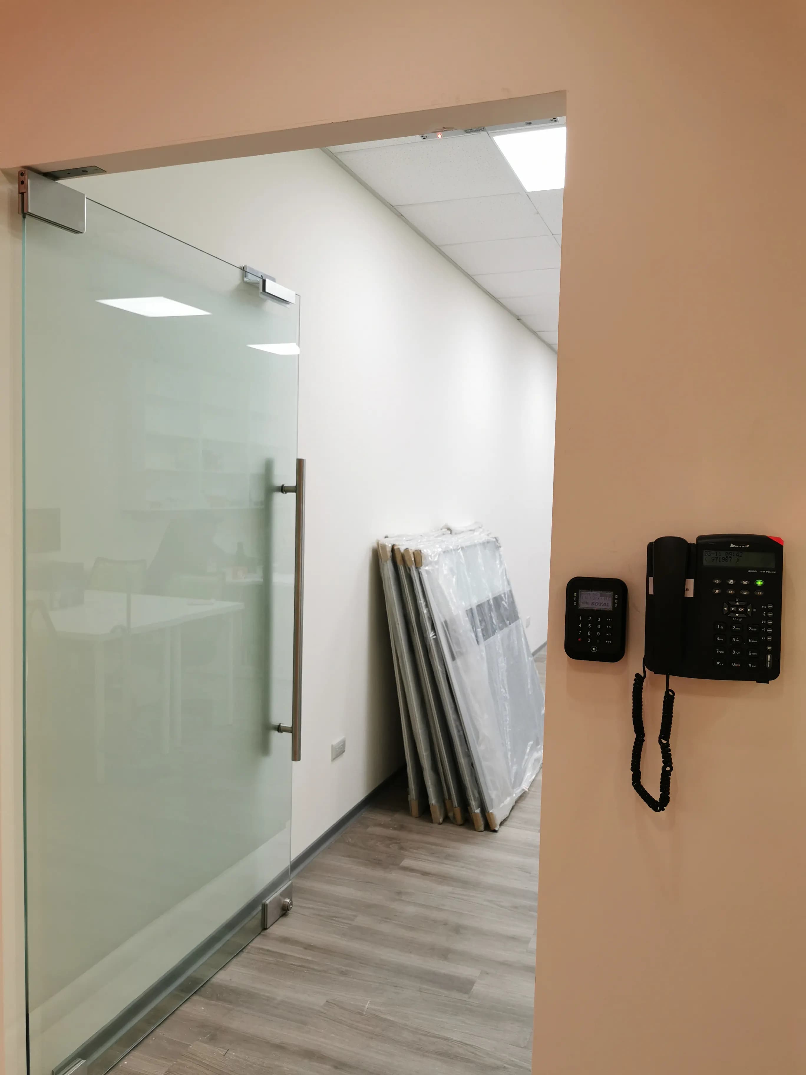 玻璃門門禁系統搭配對講機專業安裝