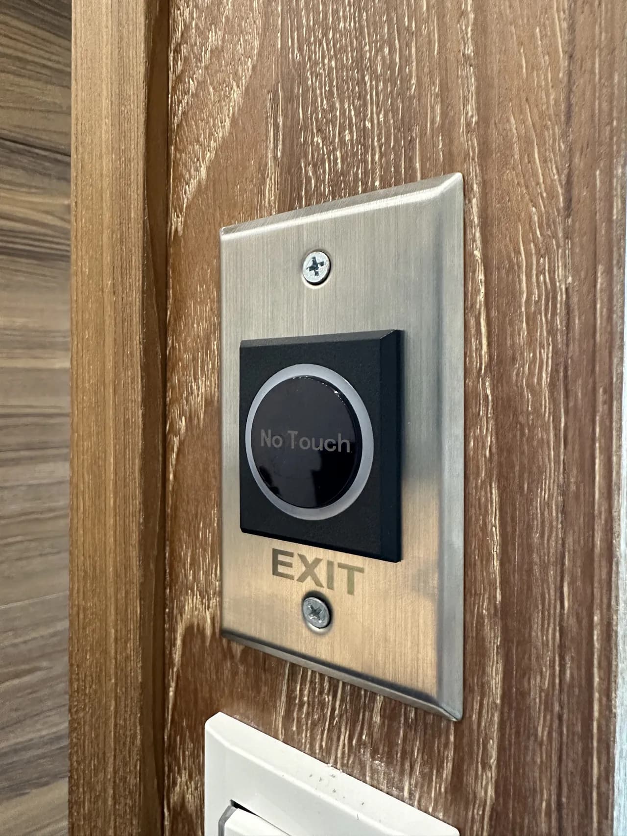 紅外線感應自動開門系統安裝完工